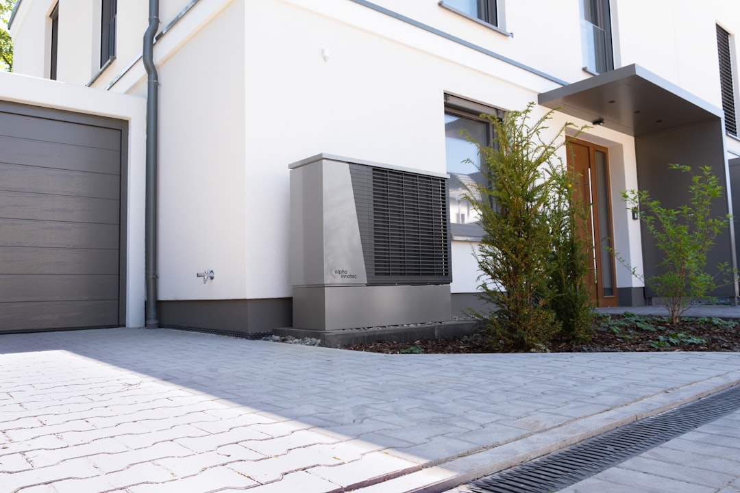 Blog 1 modern residential HVAC unit outside a home - average lifespan of an hvac system